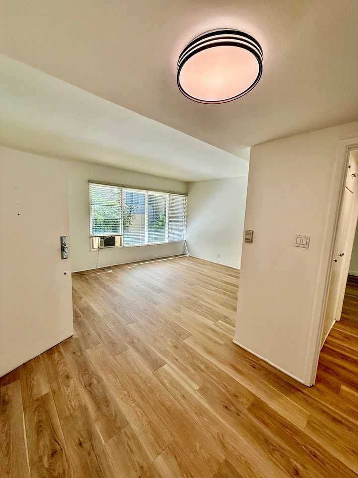 169 Almont - Photo 4 of 11