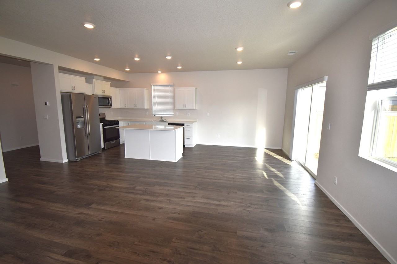 4850 Milo Ave Ne - Photo 3 of 24