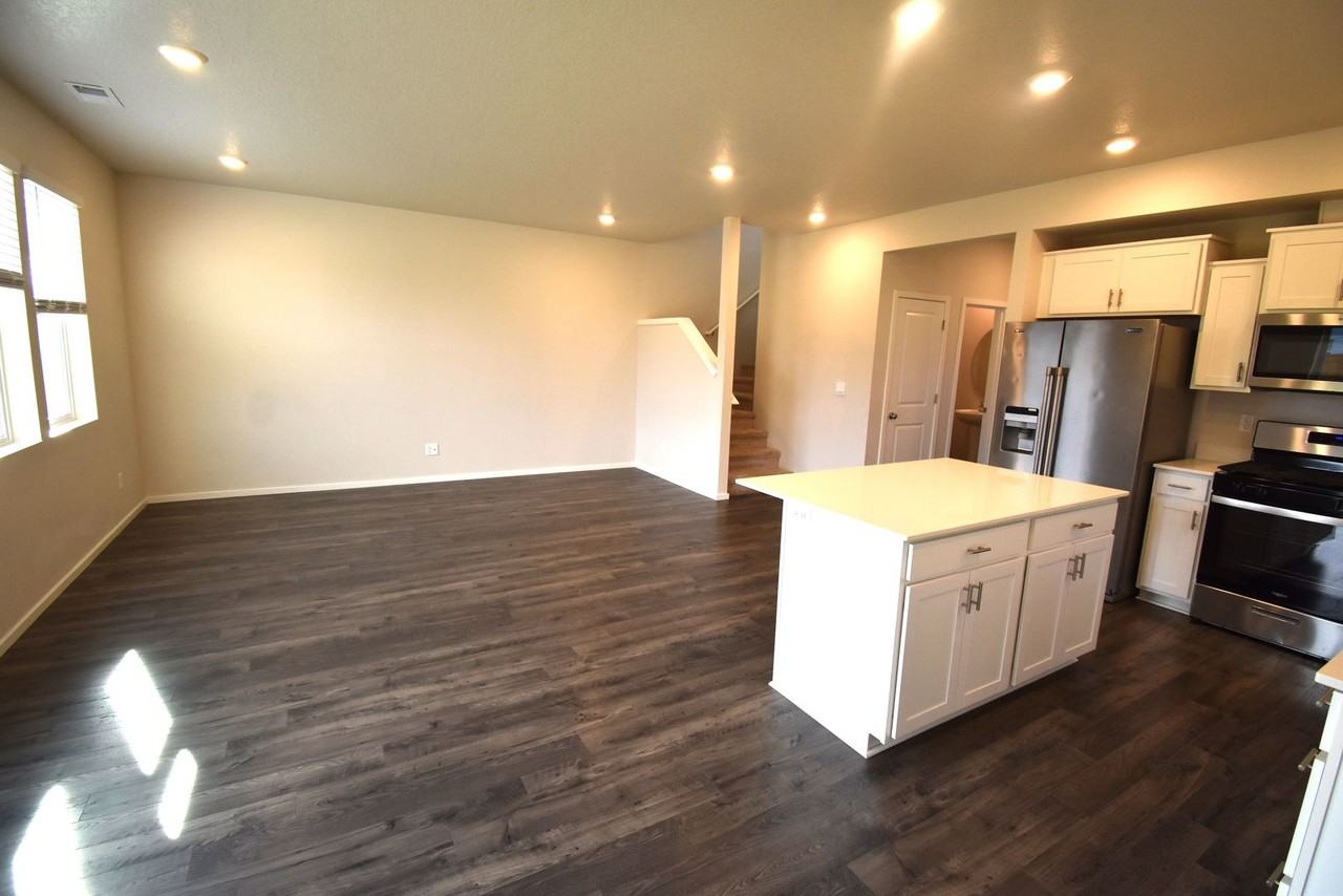 4850 Milo Ave Ne - Photo 4 of 24