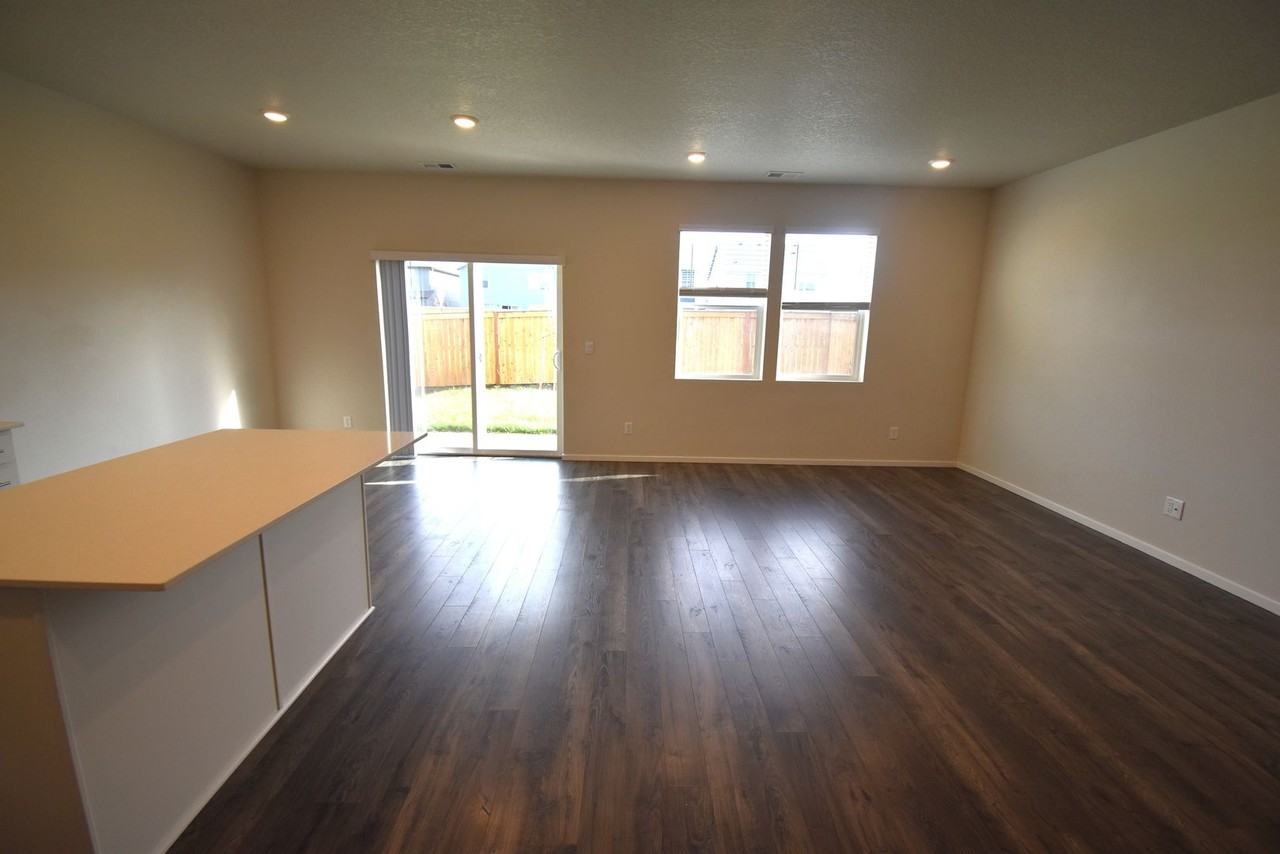 4850 Milo Ave Ne - Photo 5 of 24