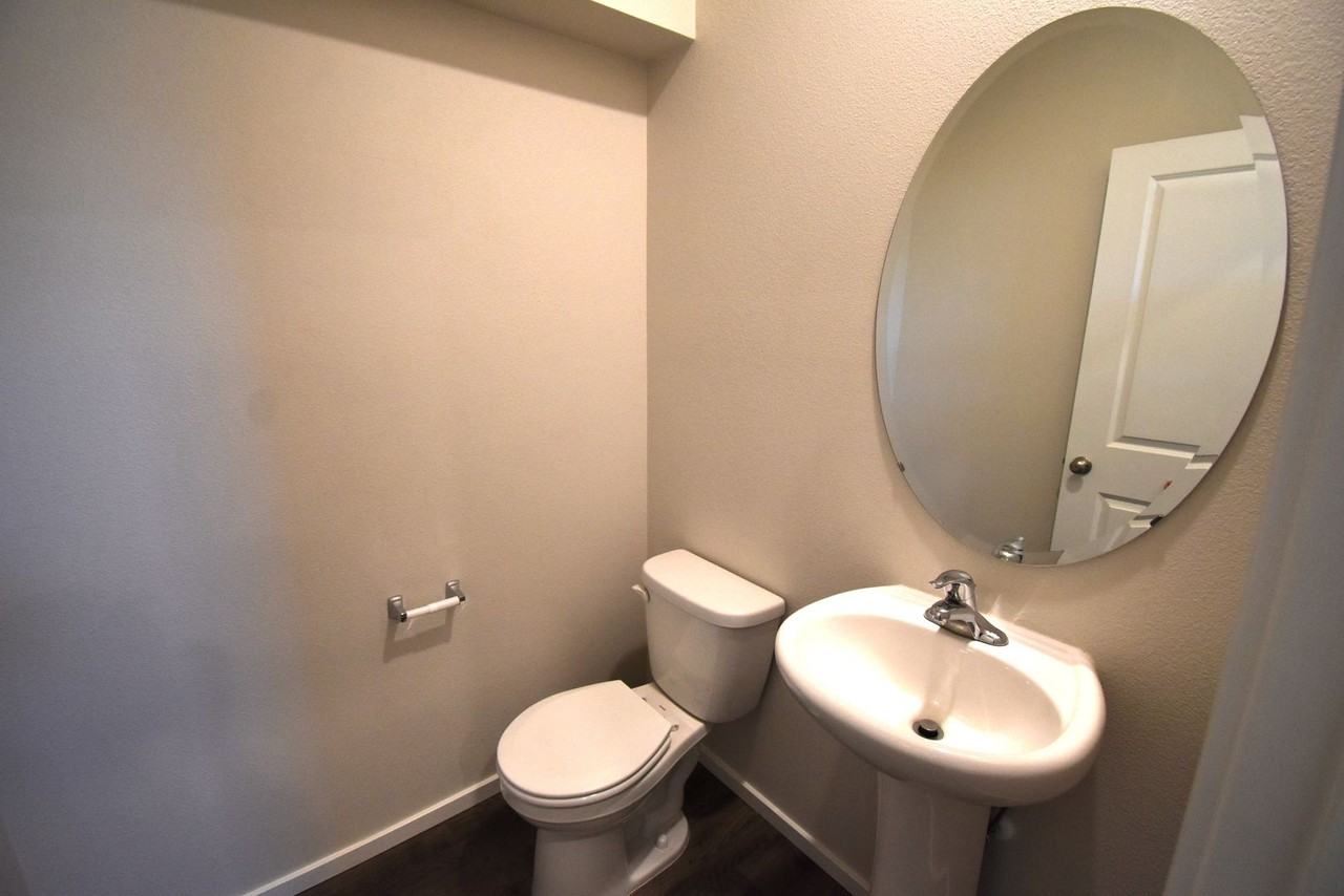 4850 Milo Ave Ne - Photo 6 of 24