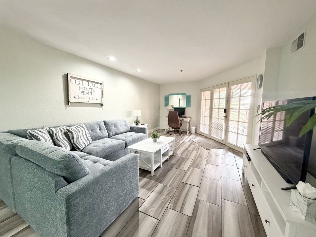 500 E Amado Rd - Photo 4 of 27