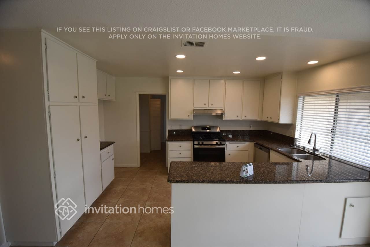 10058 Julian Dr - Photo 5 of 19