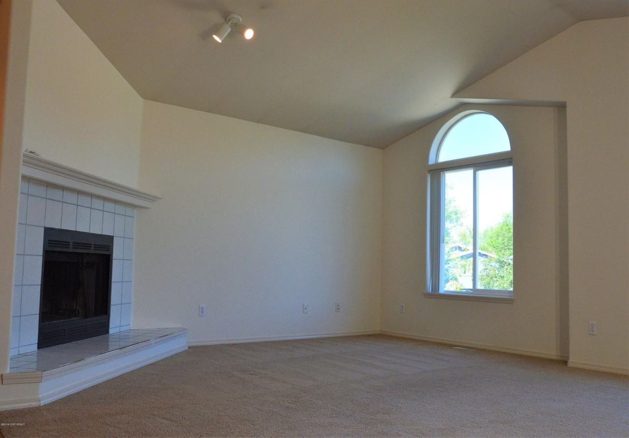 11906 Copper Mountain Dr - Photo 3 of 27