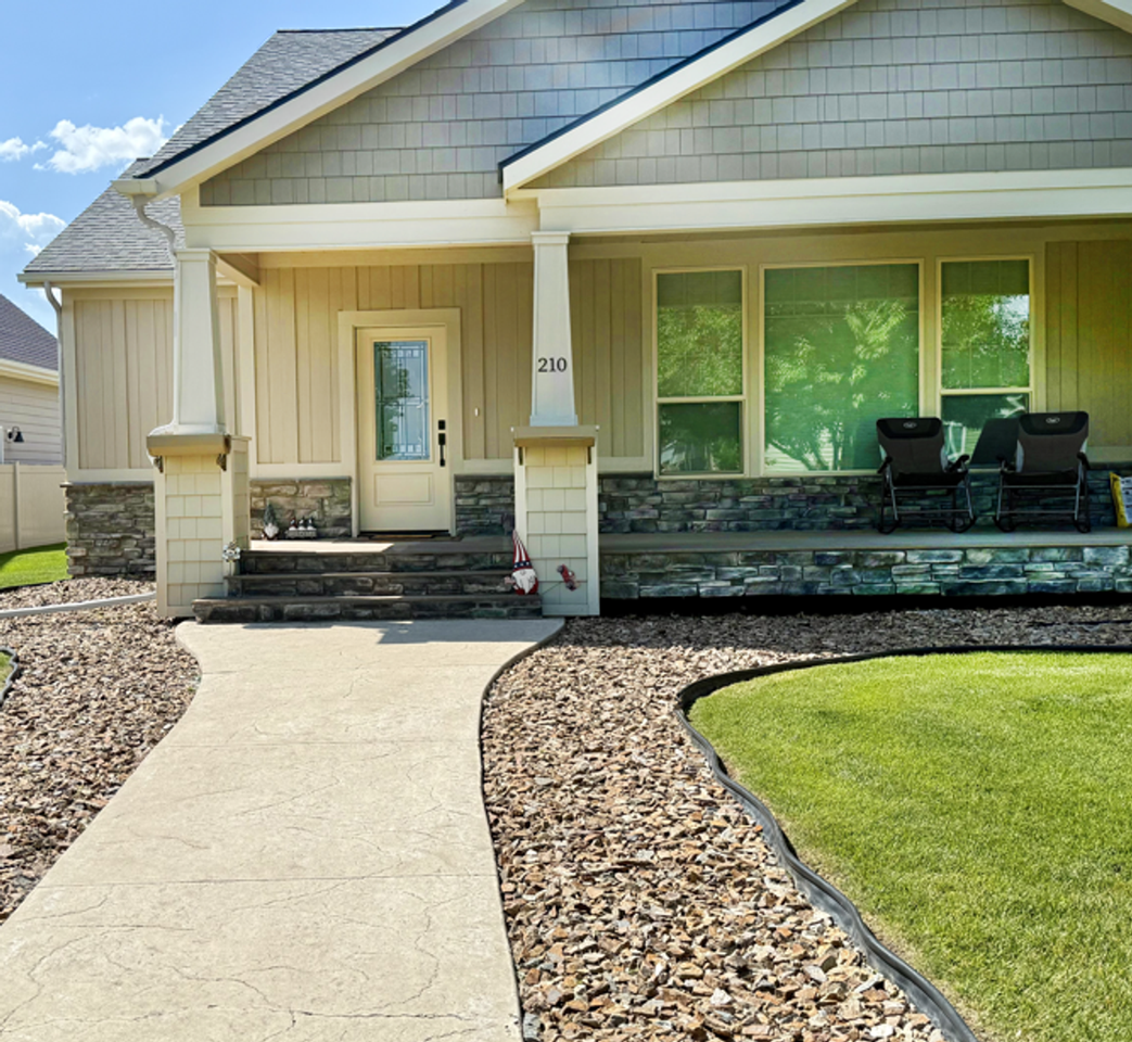 210 Westland Dr - Photo 2 of 27