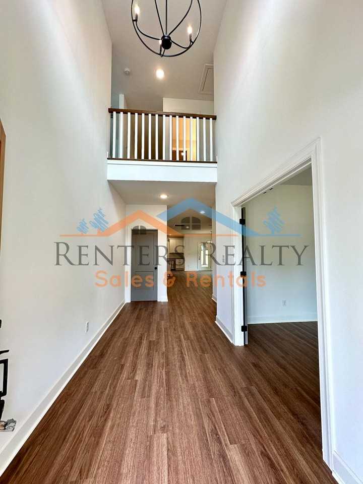 2111 Summer St Sw - Photo 3 of 35