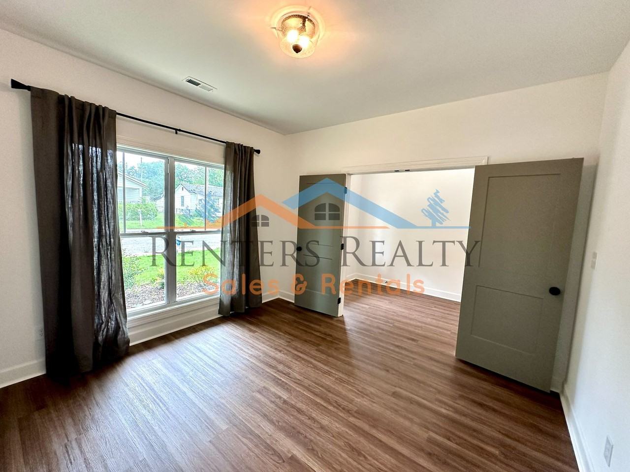 2111 Summer St Sw - Photo 4 of 35