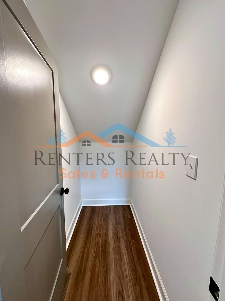 2111 Summer St Sw - Photo 5 of 35