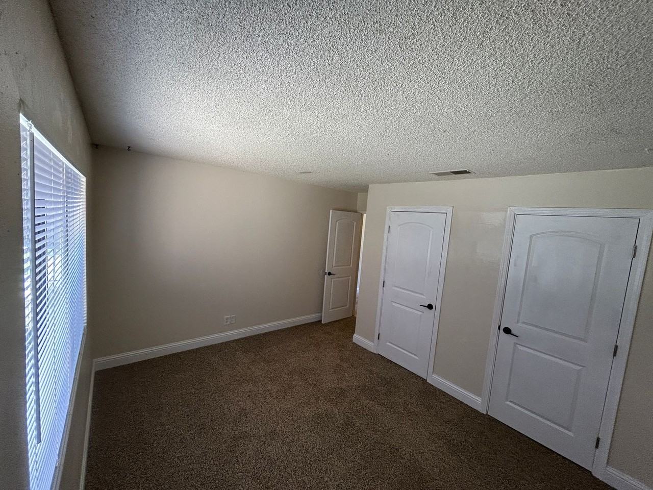 954 Greenfield Ave - Photo 7 of 9