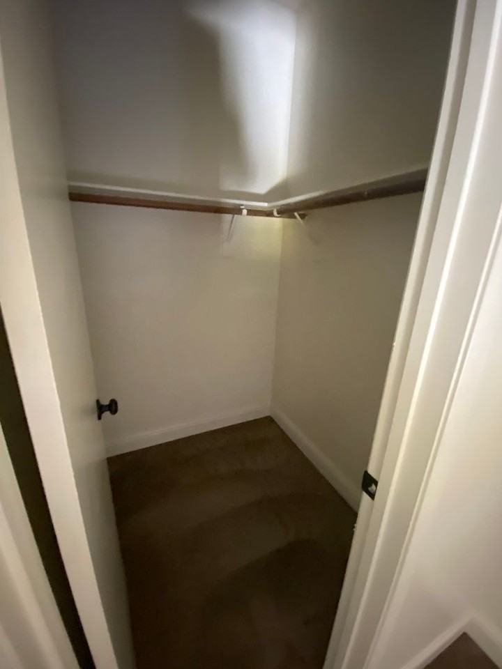 910 W Cameron St - Photo 2 of 5