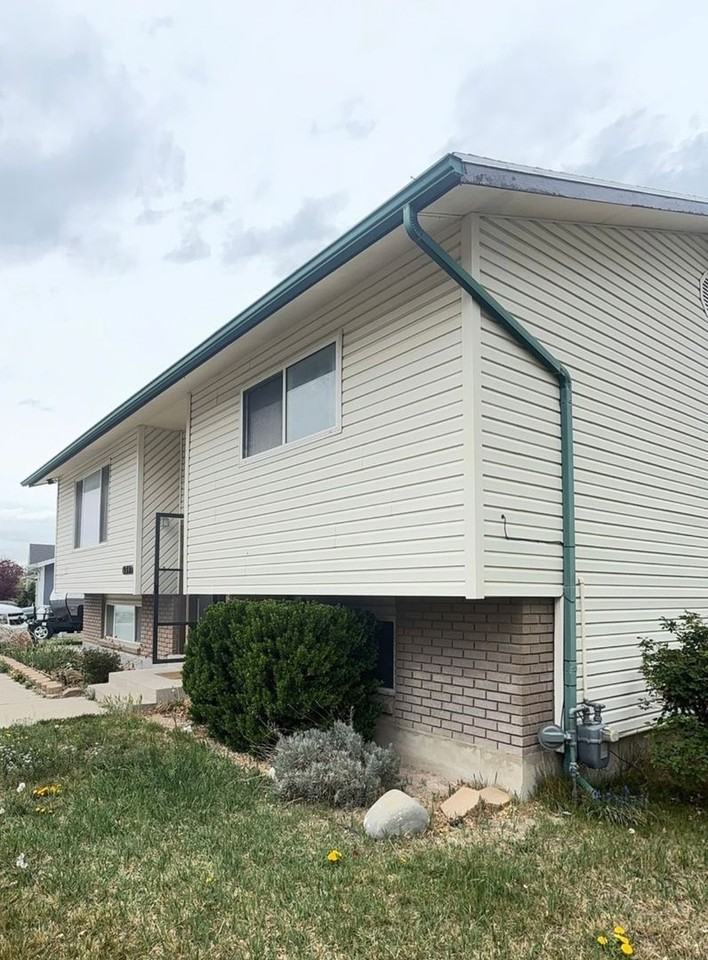 4381 S Wildrose Dr - Photo 2 of 2