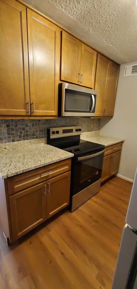 9814 Greenery Ct - Photo 3 of 18