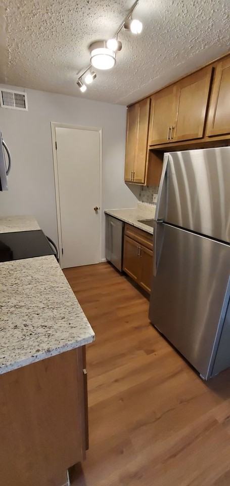 9814 Greenery Ct - Photo 4 of 18