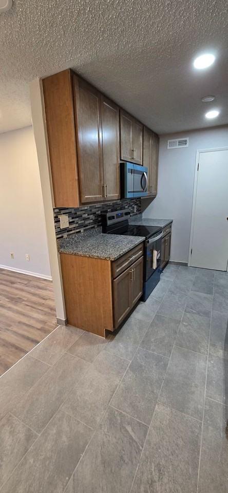 9882 Greenery Ct - Photo 6 of 13