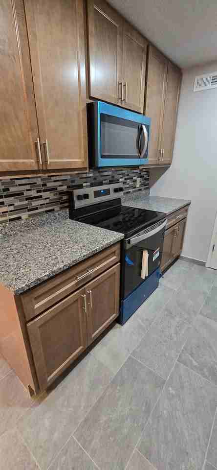 9882 Greenery Ct - Photo 7 of 13