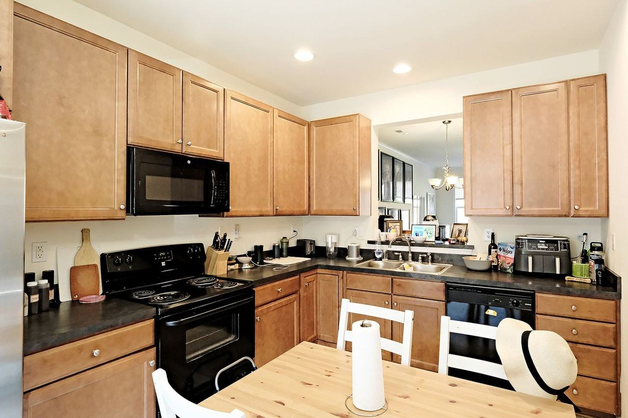 2452 N Berkshire Rd - Photo 3 of 13