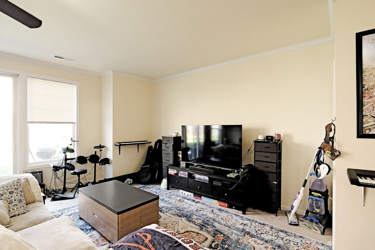 2452 N Berkshire Rd - Photo 4 of 13