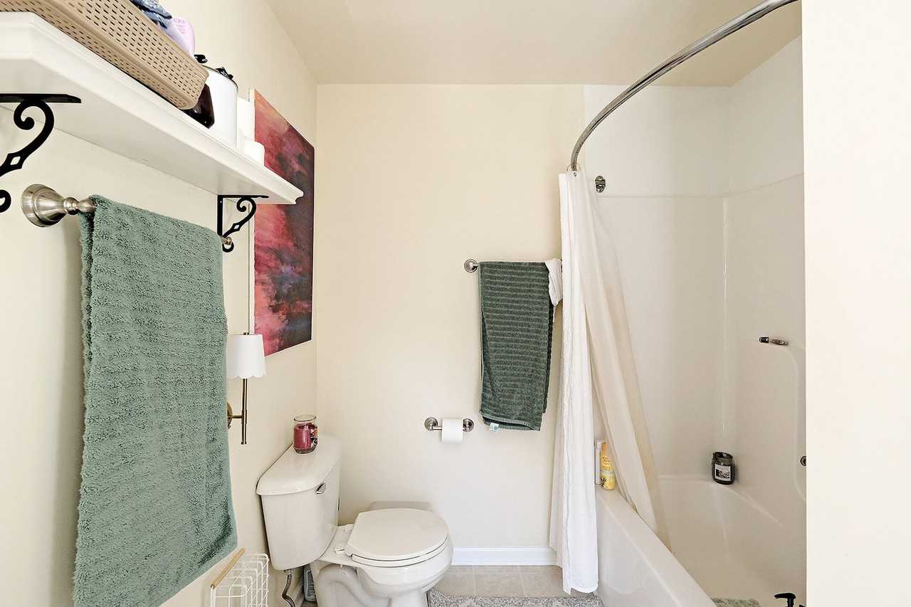 2452 N Berkshire Rd - Photo 7 of 13