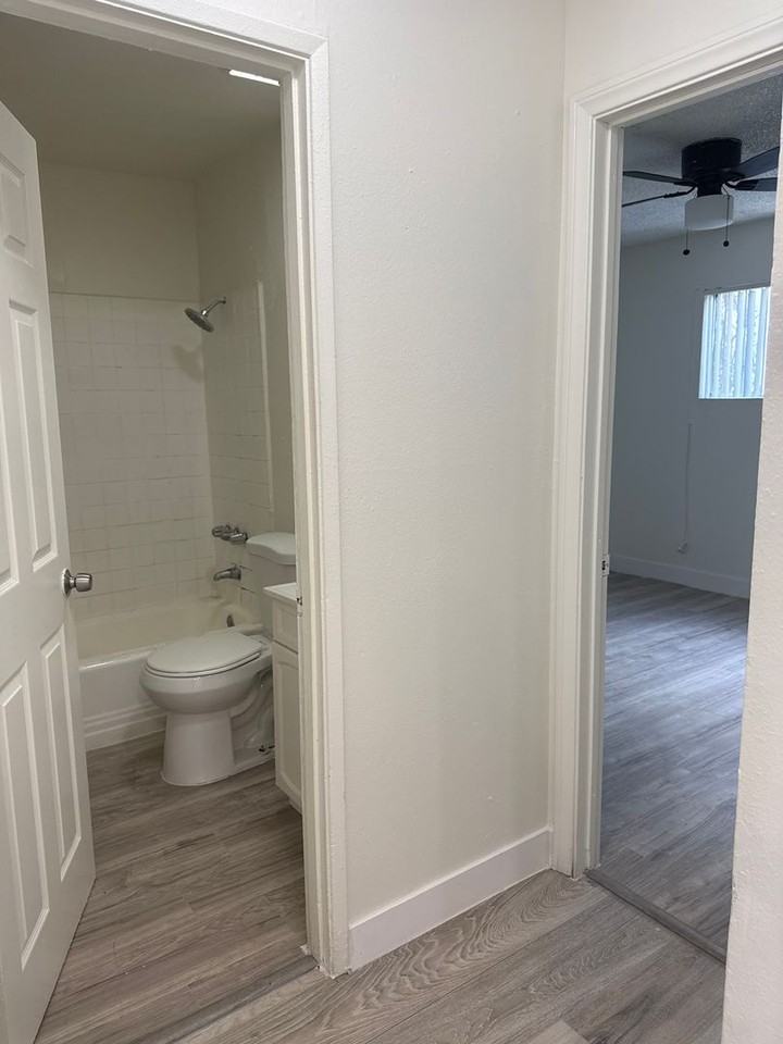 Del Rosa Apartments - Photo 5 of 12