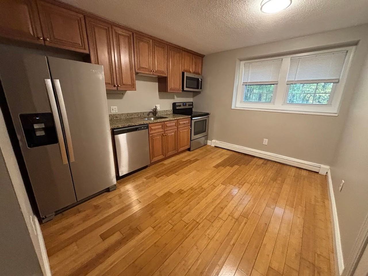 2 Bedrooms in Londonderry - Photo 2 of 10