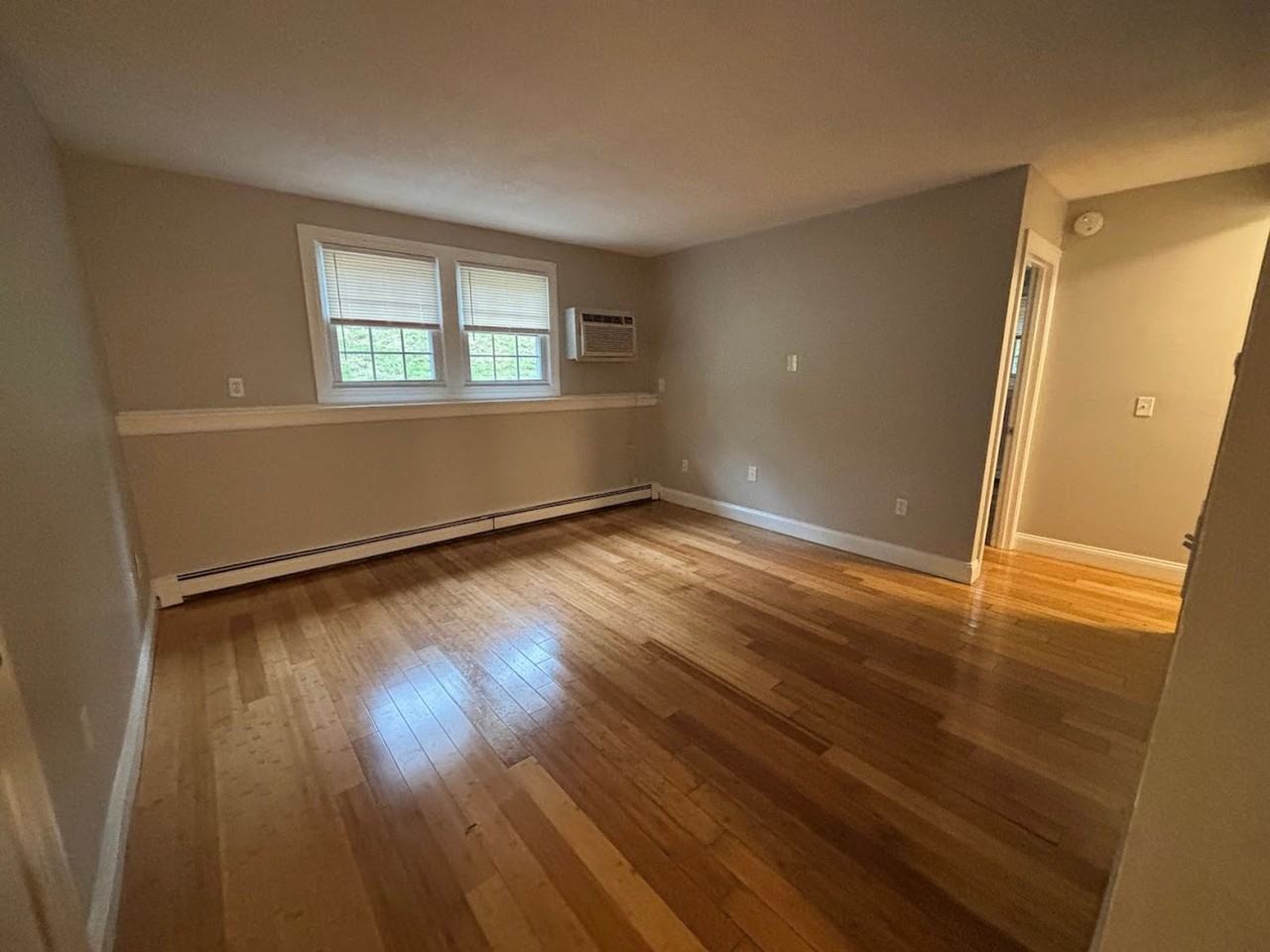 2 Bedrooms in Londonderry - Photo 3 of 10