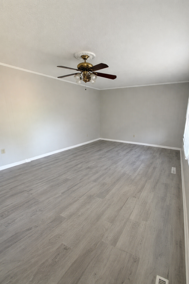 152 Leonard Dr - Photo 2 of 9