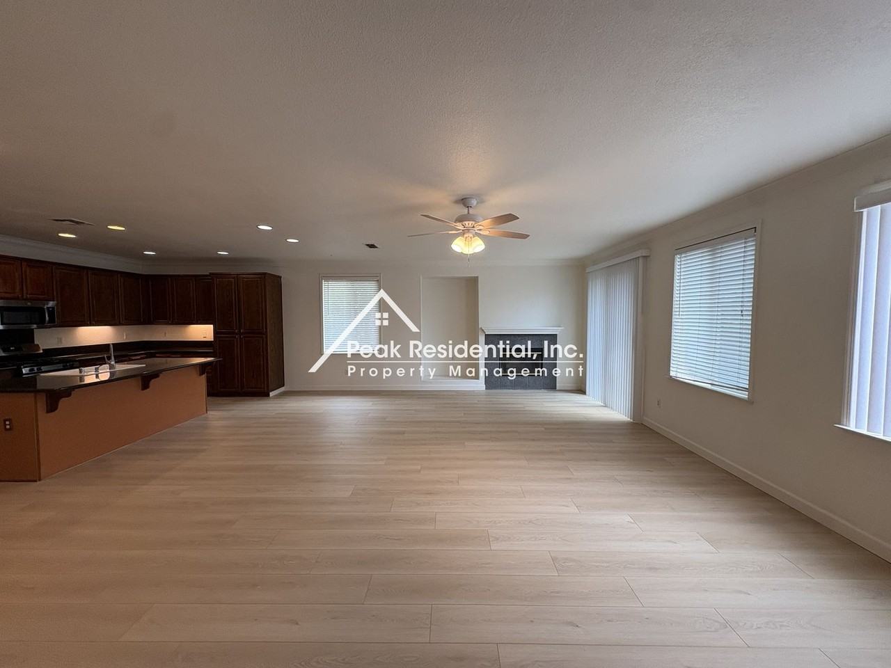 9594 Crisswell Dr - Photo 2 of 16