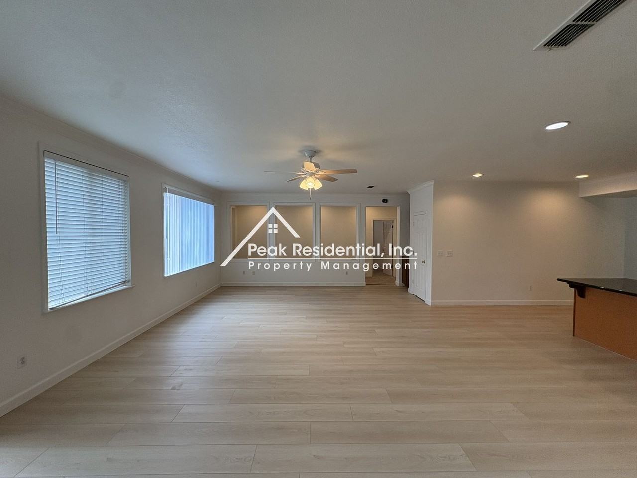 9594 Crisswell Dr - Photo 3 of 16