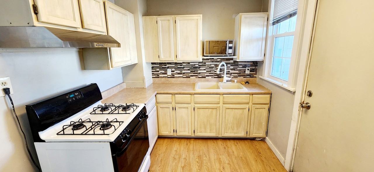 134 Prospect St - Photo 4 of 19