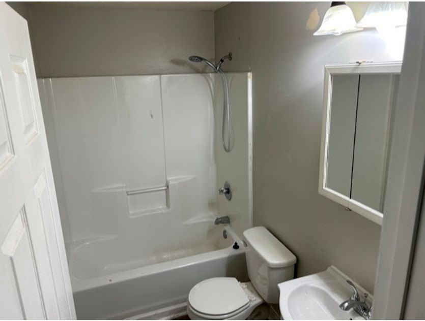 426 E Fifth St - Photo 4 of 12