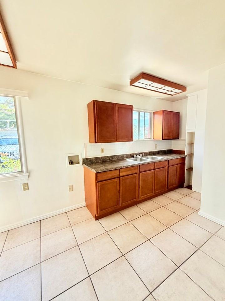 Thienes Ave - Photo 2 of 8