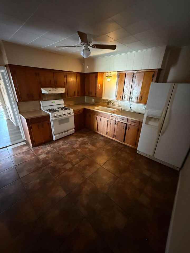 209 N 22nd St - Photo 2 of 7