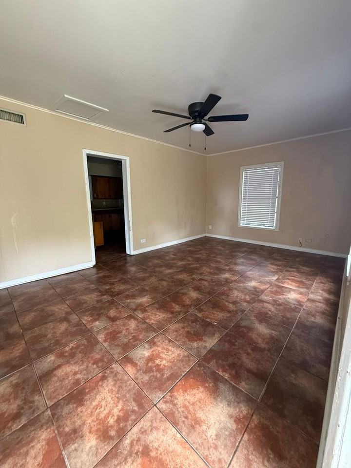 209 N 22nd St - Photo 4 of 7