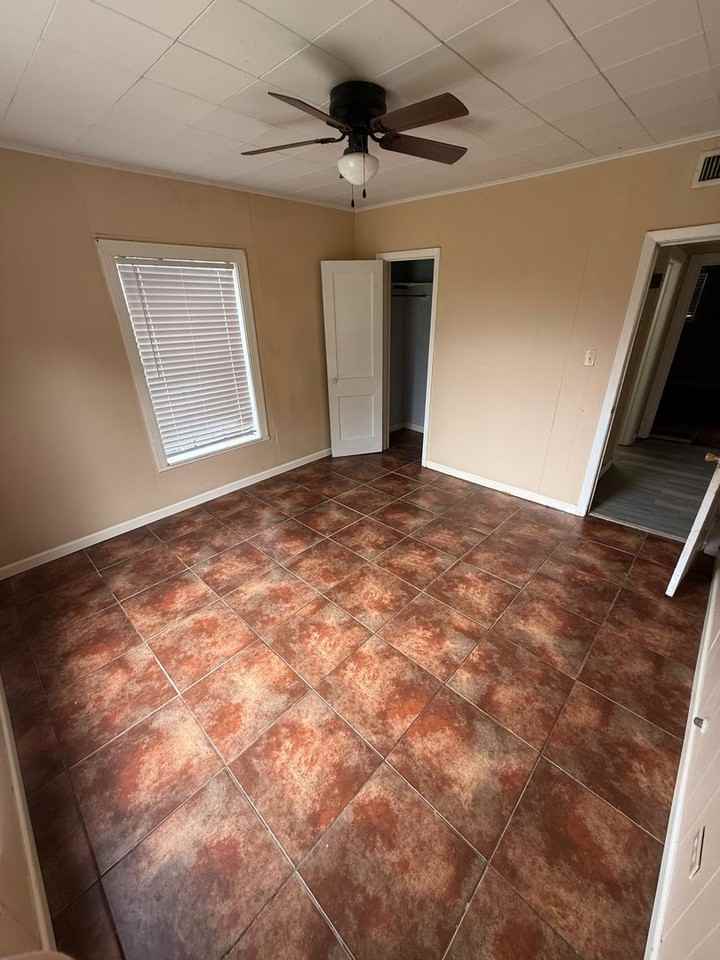 209 N 22nd St - Photo 5 of 7