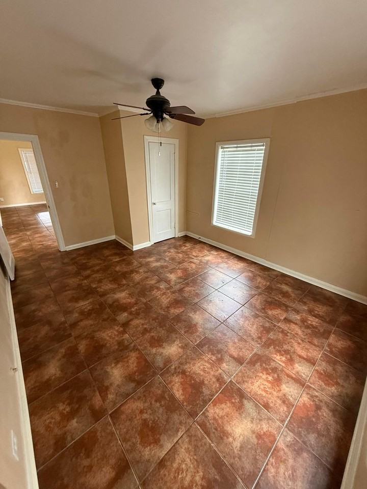 209 N 22nd St - Photo 6 of 7