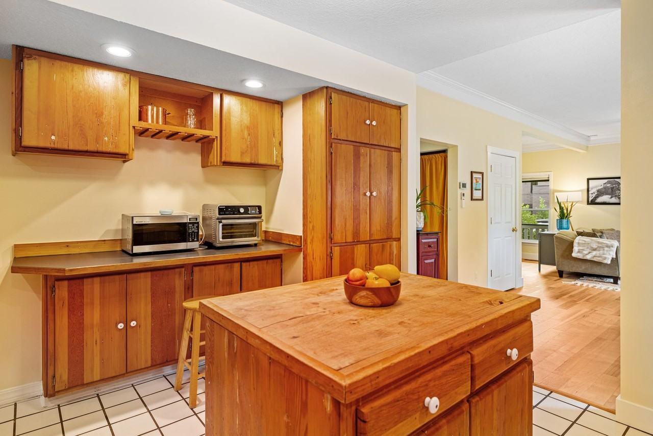 301 N 3rd Ave - Photo 4 of 50