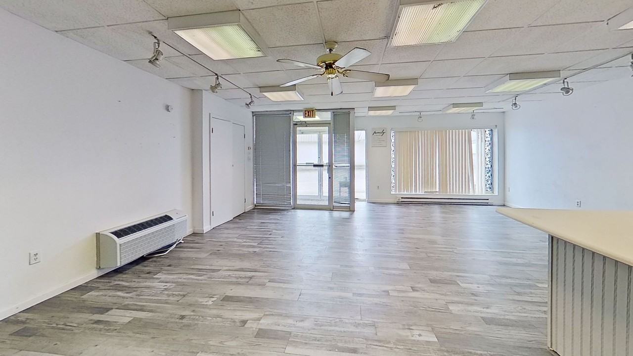 463 E Market Ave - Photo 2 of 8