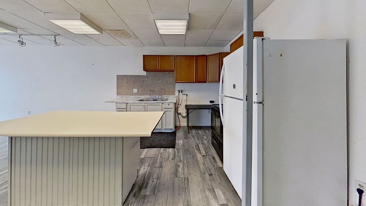 463 E Market Ave - Photo 3 of 8