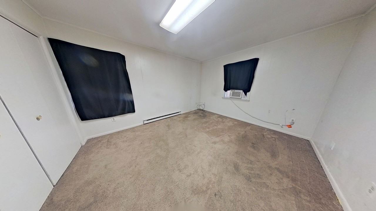 463 E Market Ave - Photo 6 of 8