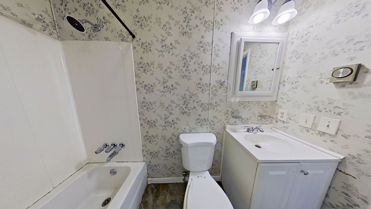 463 E Market Ave - Photo 7 of 8