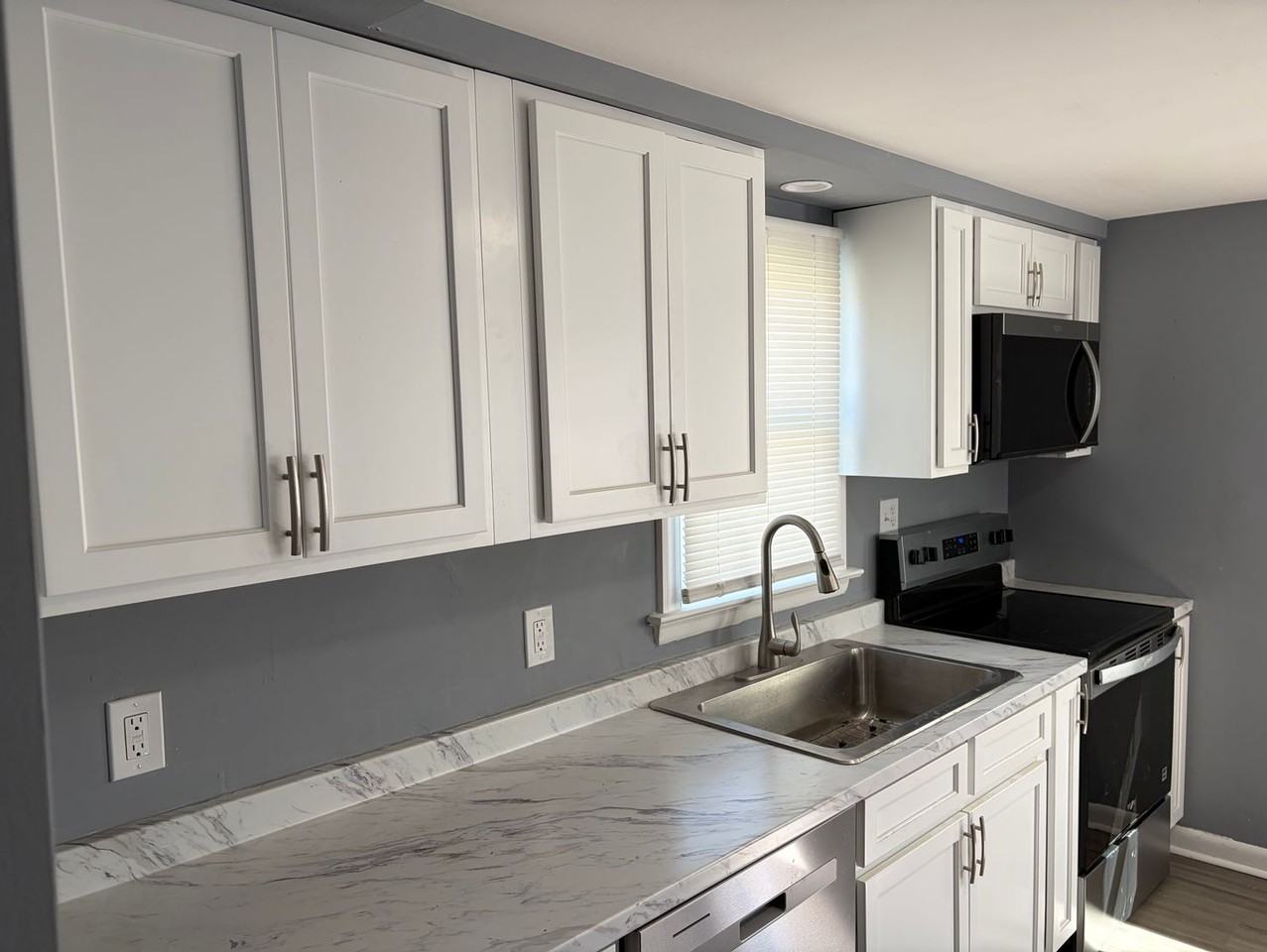 334 Fairview Rd - Photo 7 of 31