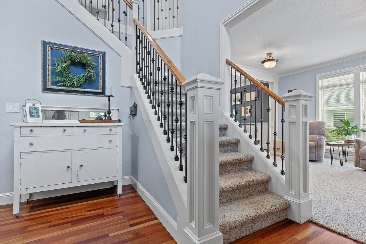 16428 Wayne Dr - Photo 4 of 40