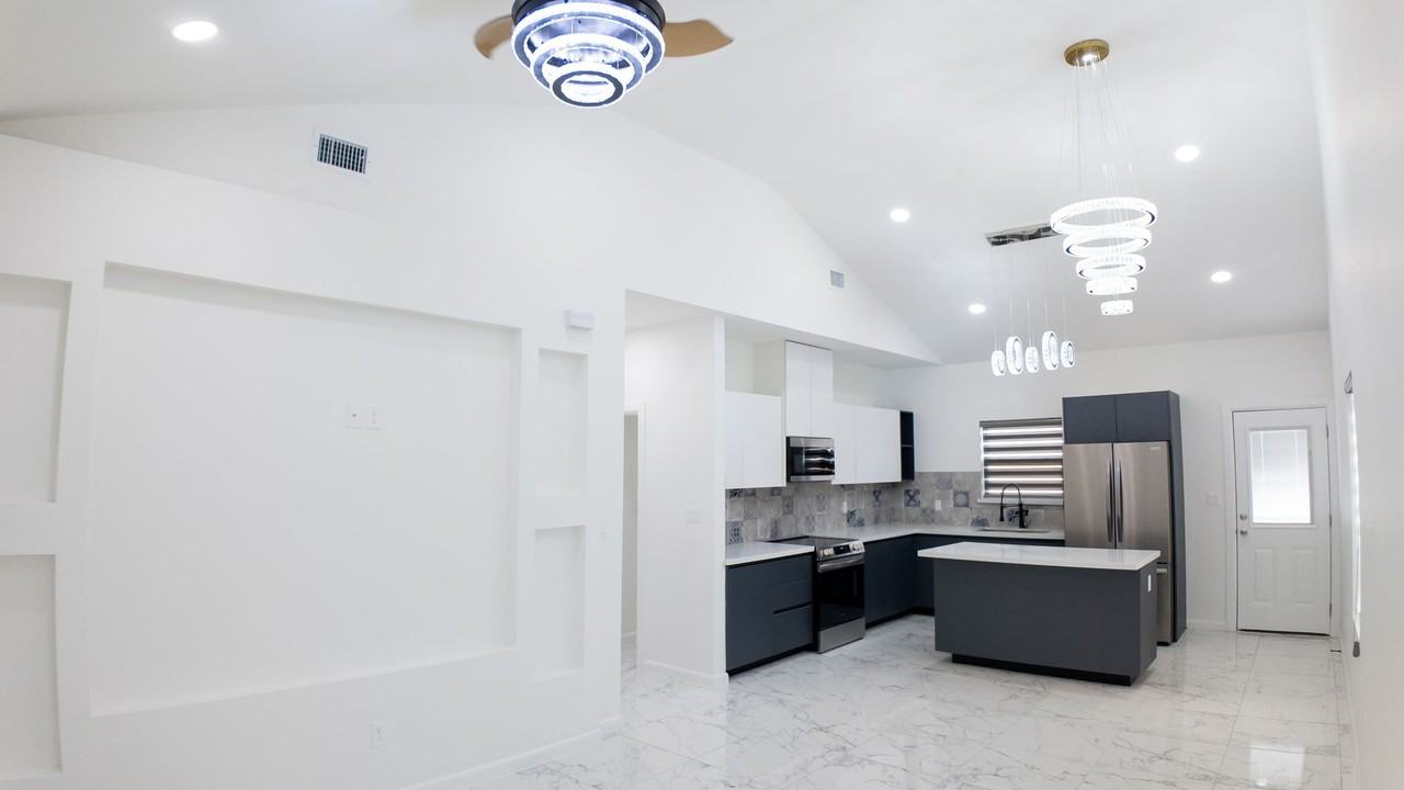 3BR Apartment w/ High Ceilings, Upgraded Appliances & Large Yard - Photo 2 of 2