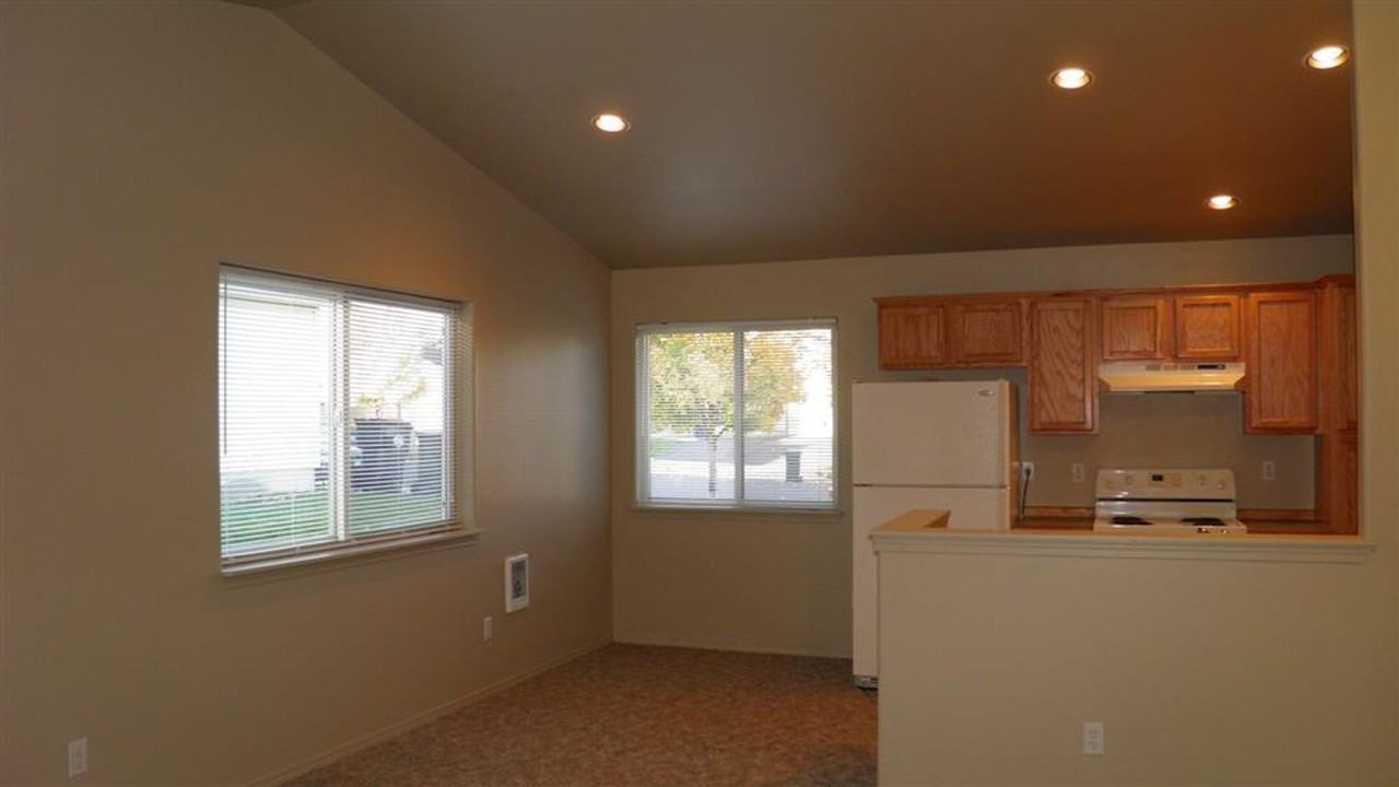 886 Ne Hidden Valley Dr #1 - Photo 6 of 9