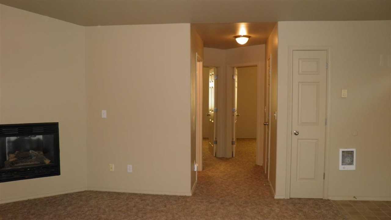 886 Ne Hidden Valley Dr #1 - Photo 7 of 9