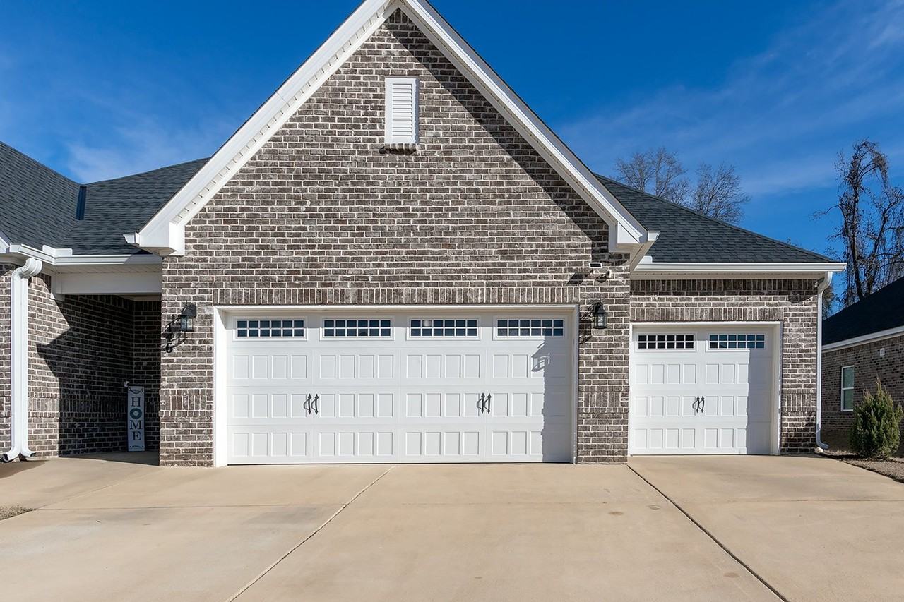 146 Lenore Ct - Photo 3 of 34