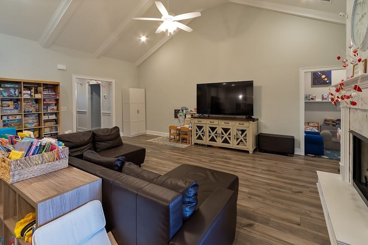 146 Lenore Ct - Photo 7 of 34