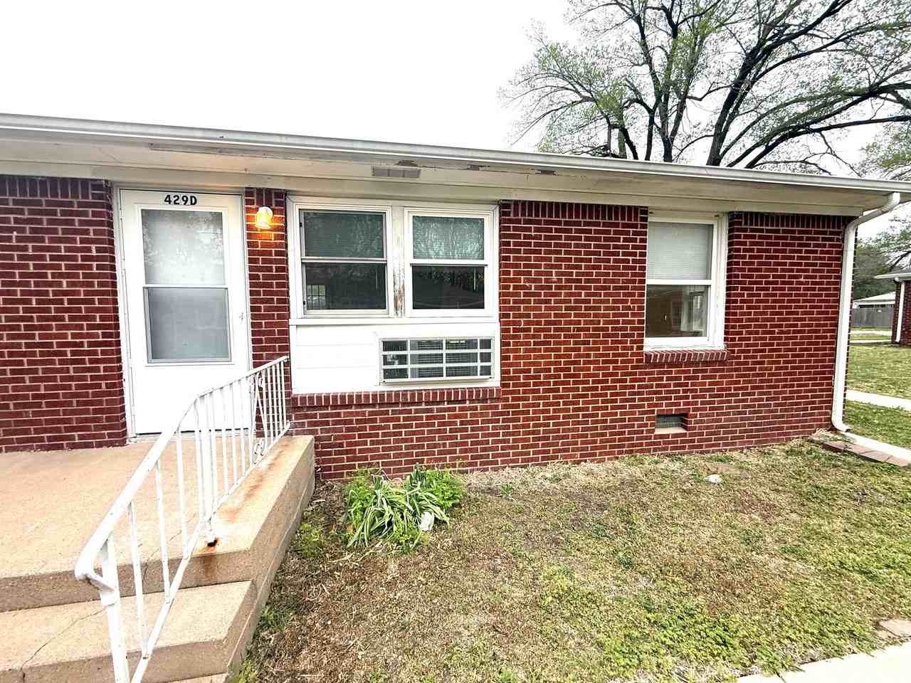 429 Se 11th St - Photo 2 of 18