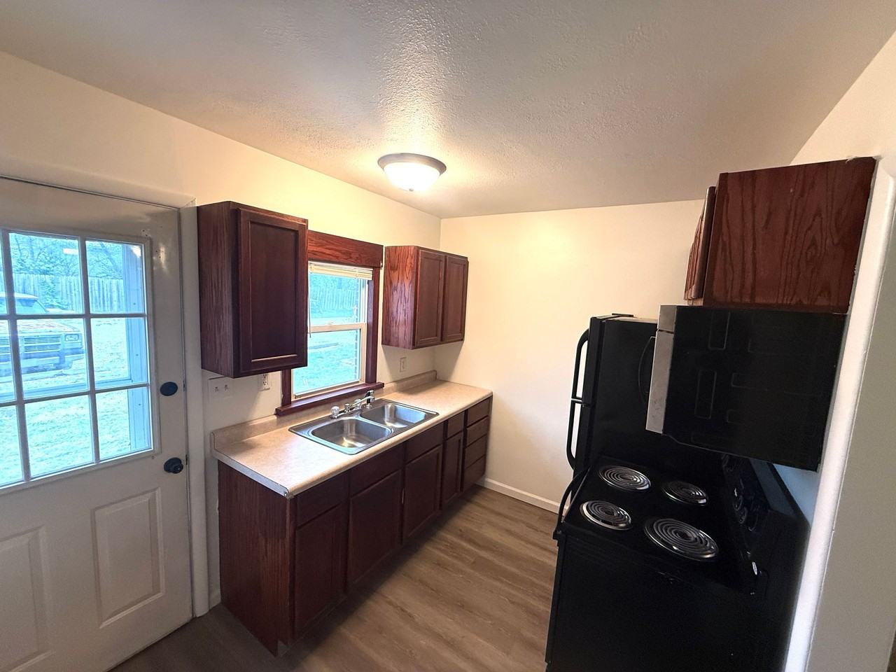 429 Se 11th St - Photo 3 of 18