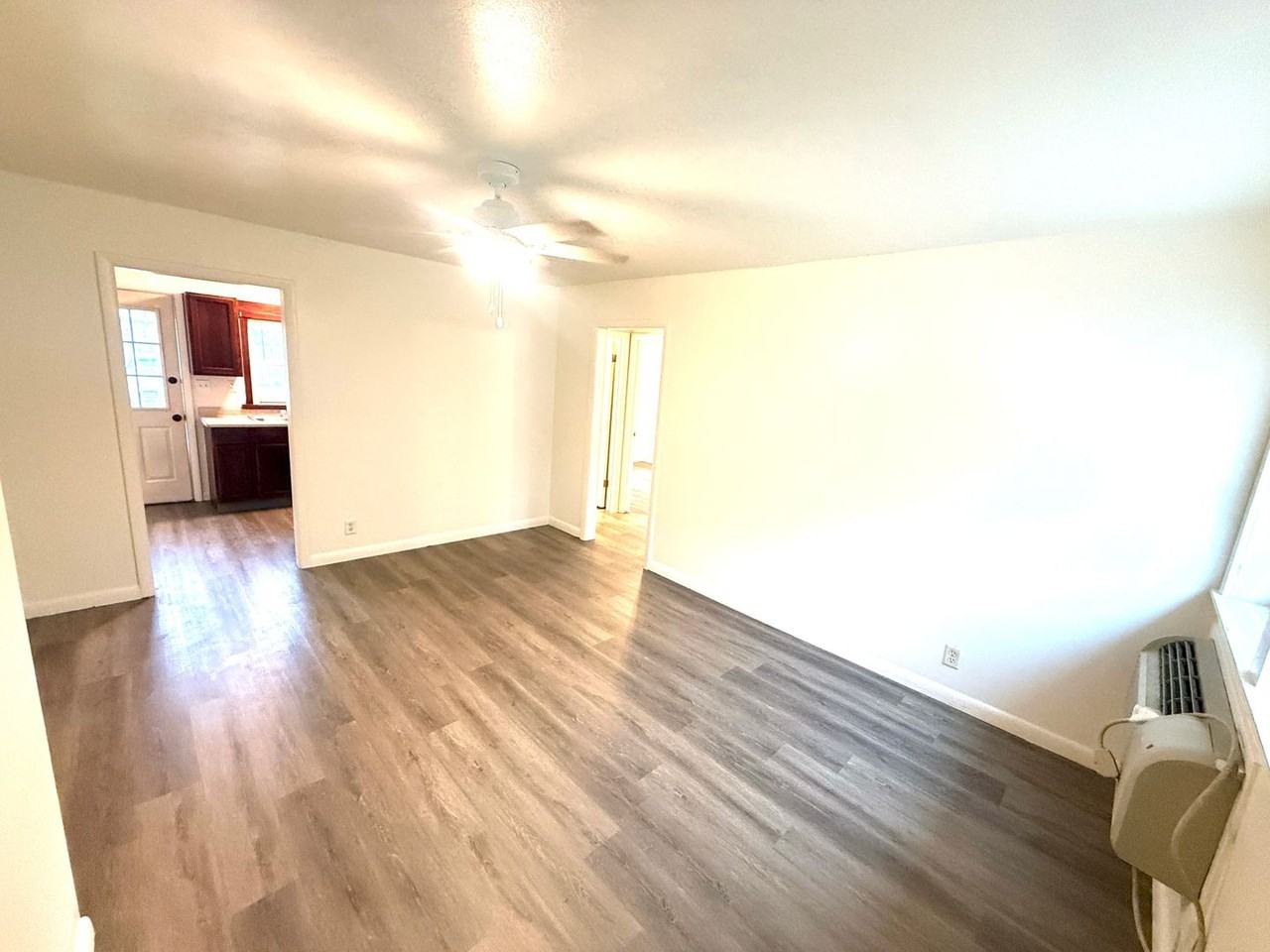 429 Se 11th St - Photo 4 of 18